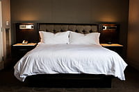 T250 Thomaston Satin Stripe 1 CM 118" x 120" King Deluxe T250 Thomaston Satin Stripe 1 CM 118" x 120" King Deluxe